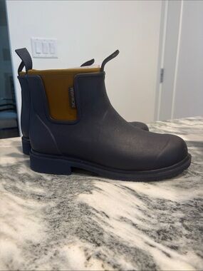 Women’s  Chelsea Rain Boot - Navy with Tan Gusset